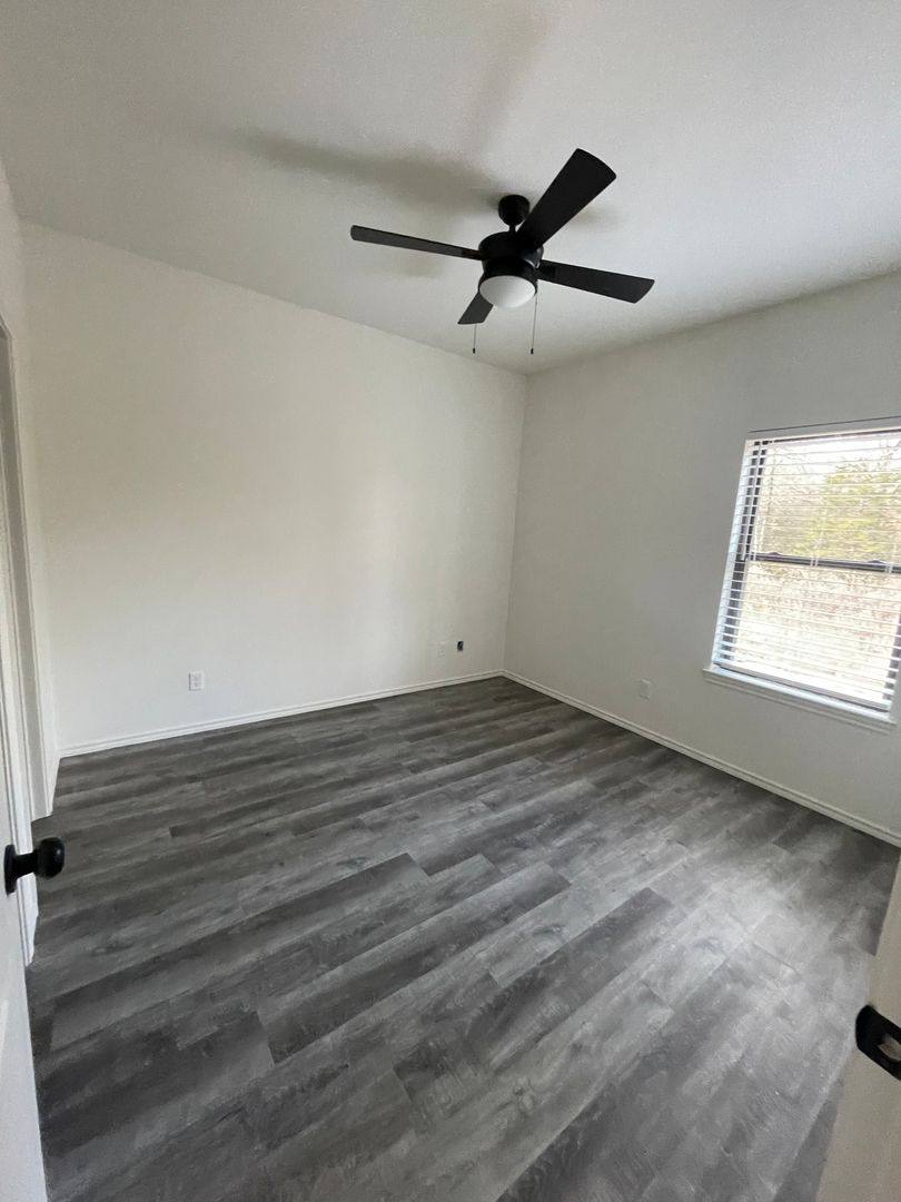 Apartment for rent at 265 & 267 Chisholm Trail, Paris, TX 75462