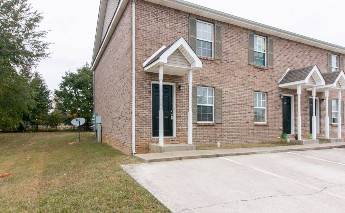 Apartment for rent at 821 Oak Arbor Court, Clarksville, TN 37040