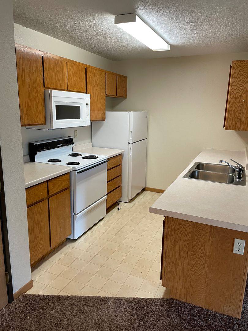 Apartment for rent at 190 Country Club Rd SW, Melrose, MN 56352