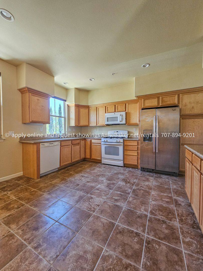Condo for rent at 160 Healdsburg Ave, Cloverdale, CA 95425