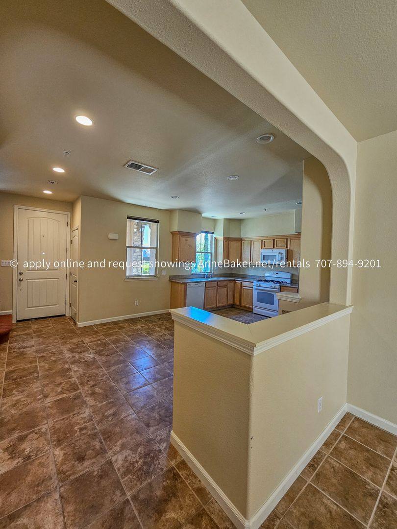 Condo for rent at 160 Healdsburg Ave, Cloverdale, CA 95425