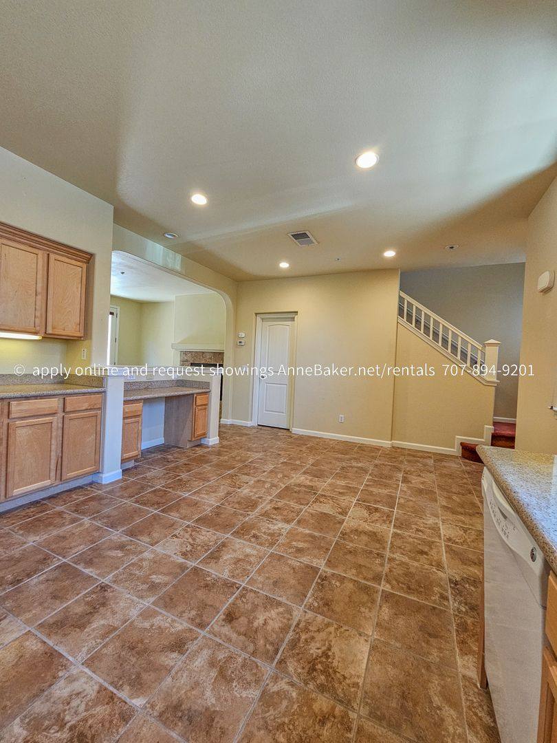 Condo for rent at 160 Healdsburg Ave, Cloverdale, CA 95425