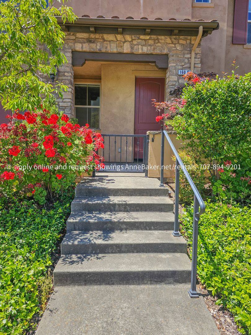 Condo for rent at 160 Healdsburg Ave, Cloverdale, CA 95425