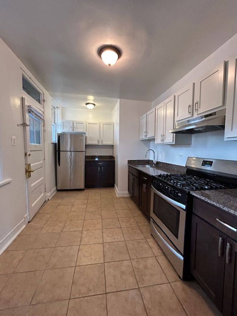 Apartment for rent at 2104-2118 W Birchwood Ave 7502-7510 N Hoyne, Chicago, IL 60645