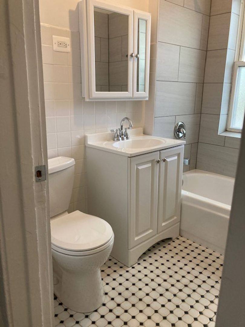 Apartment for rent at 2104-2118 W Birchwood Ave 7502-7510 N Hoyne, Chicago, IL 60645