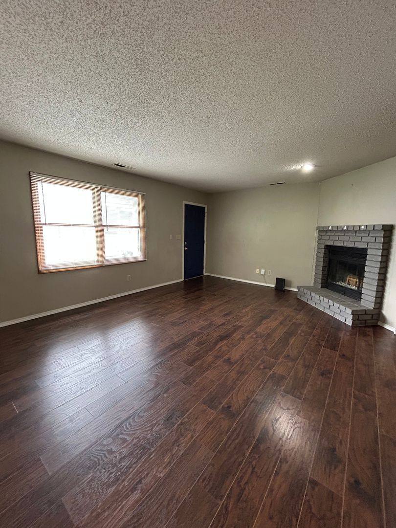Apartment for rent at 515-517 E Washington, Pittsburg, KS 66762