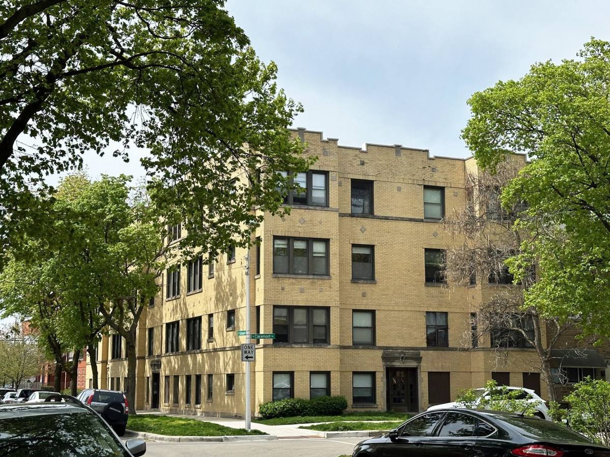 Apartment for rent at 3300 N Claremont Ave, Chicago, IL 60618