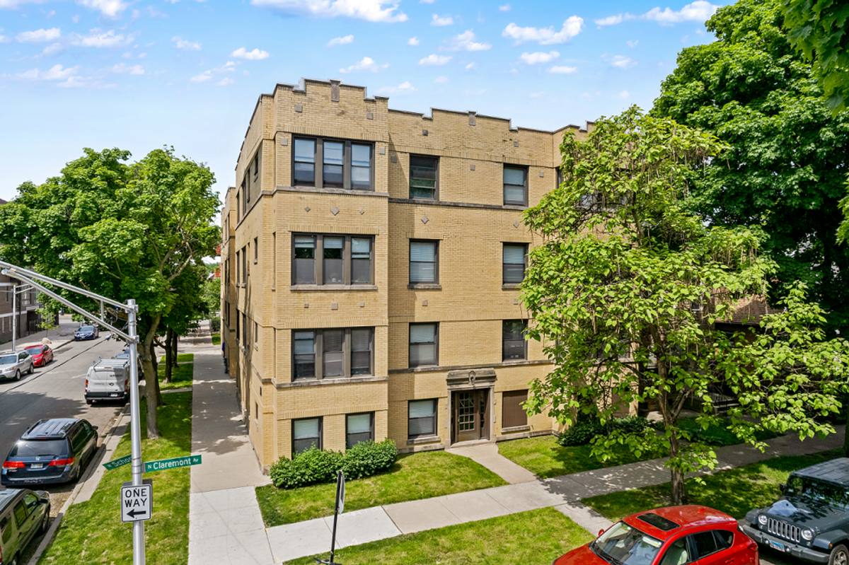 Apartment for rent at 3300 N Claremont Ave, Chicago, IL 60618