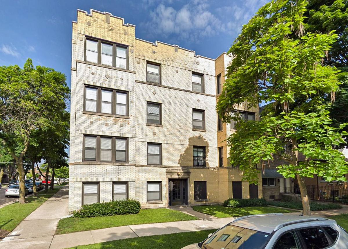 Apartment for rent at 3300 N Claremont Ave, Chicago, IL 60618