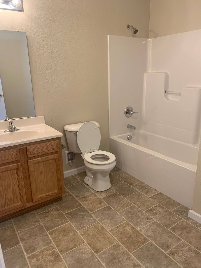 Apartment for rent at 1930 Kissinger St, West Plains, MO 65775