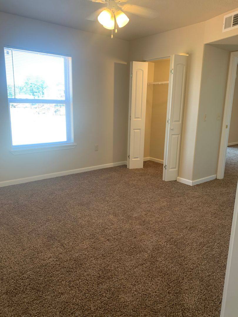 Apartment for rent at 1930 Kissinger St, West Plains, MO 65775