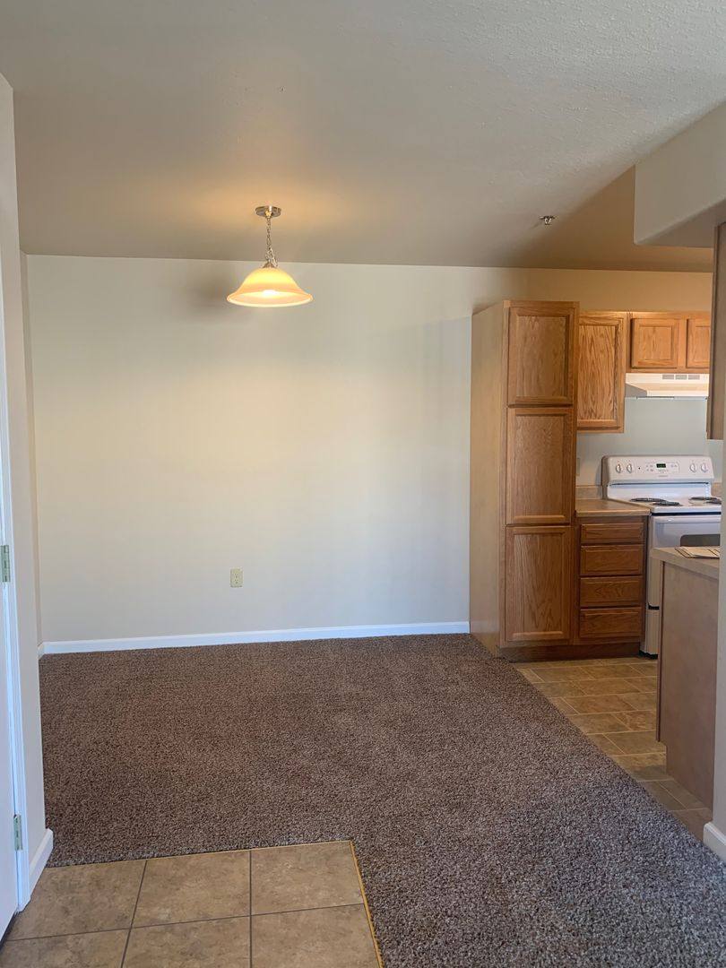 Apartment for rent at 1930 Kissinger St, West Plains, MO 65775
