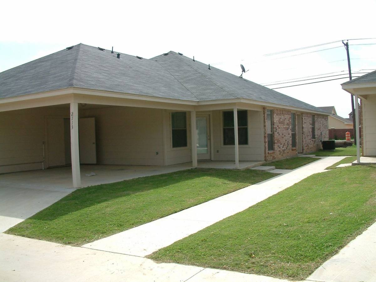 Apartment for rent at 2113-2115 Ragland, Mansfield, TX 76063