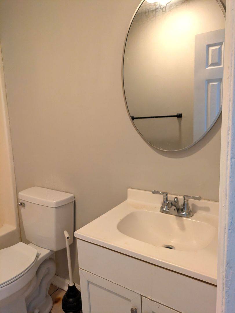 Apartment for rent at 211 8th Ave Dr SE, Hickory, NC 28602