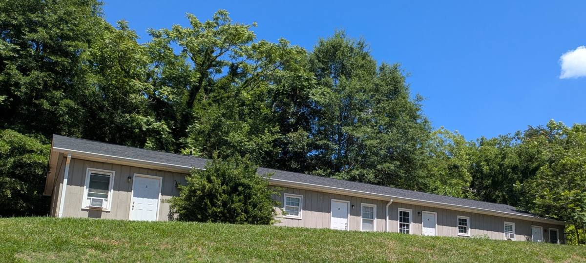 Apartment for rent at 211 8th Ave Dr SE, Hickory, NC 28602
