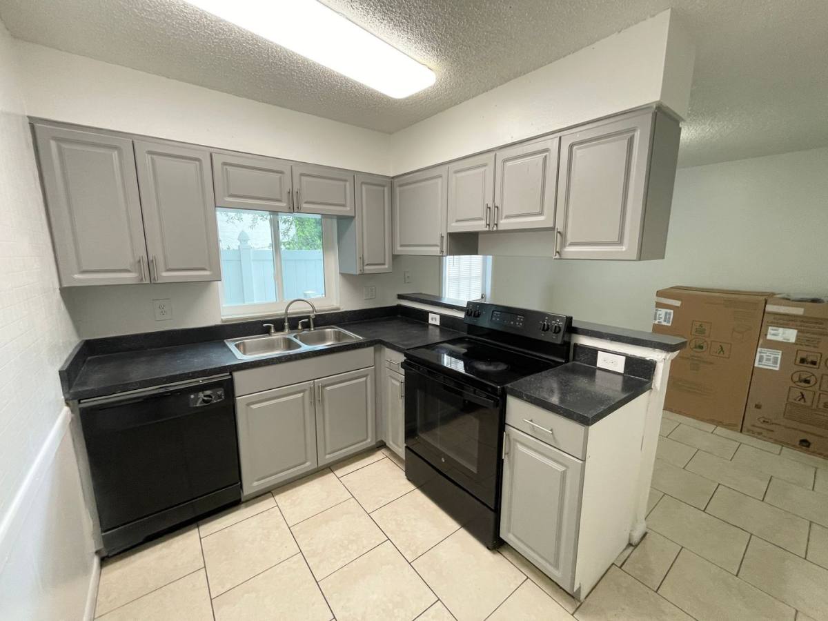 Townhouse for rent at 8729 N 50th St, Tampa, FL 33617