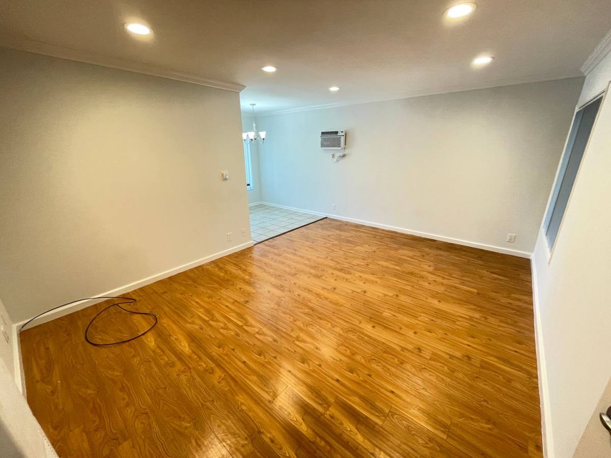 Apartment for rent at 11980 Walnut Lane, Los Angeles, CA 90025