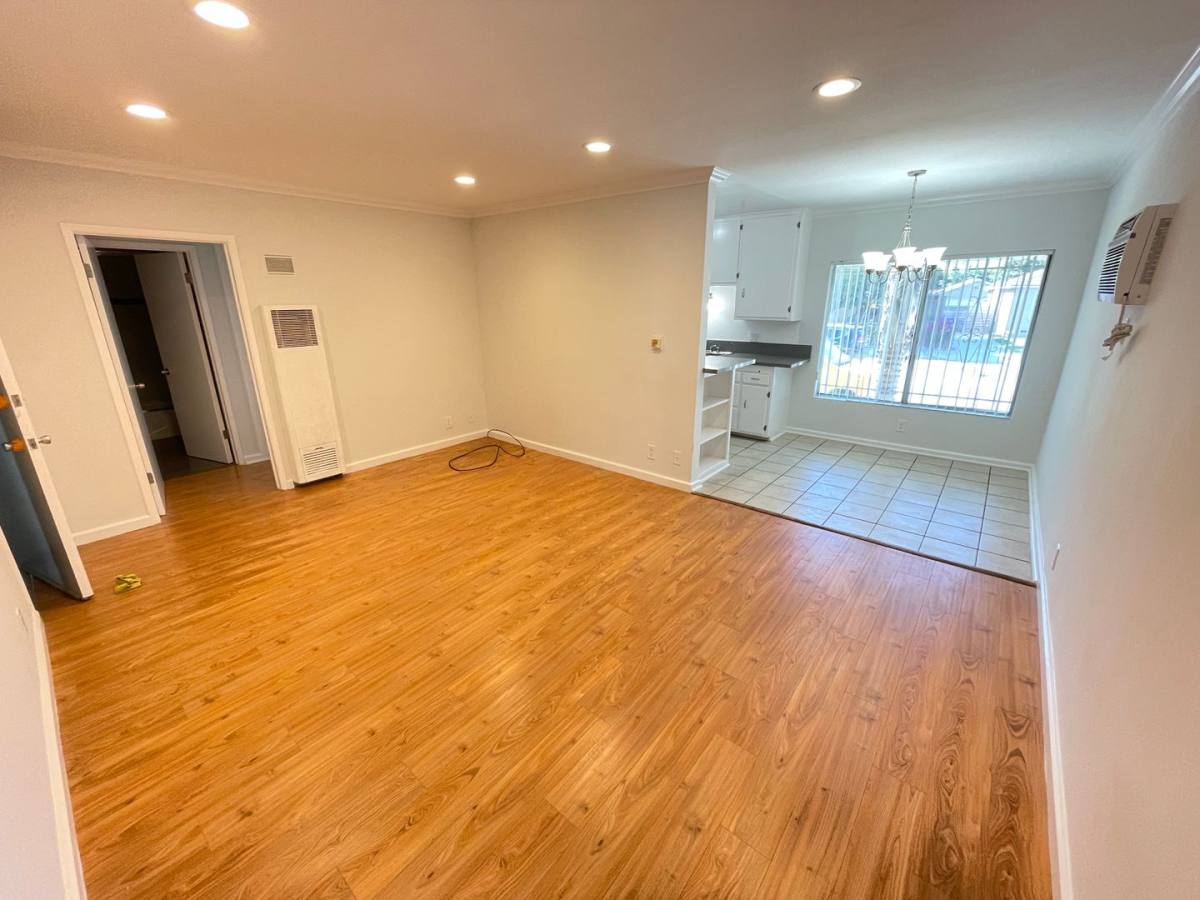 Apartment for rent at 11980 Walnut Lane, Los Angeles, CA 90025