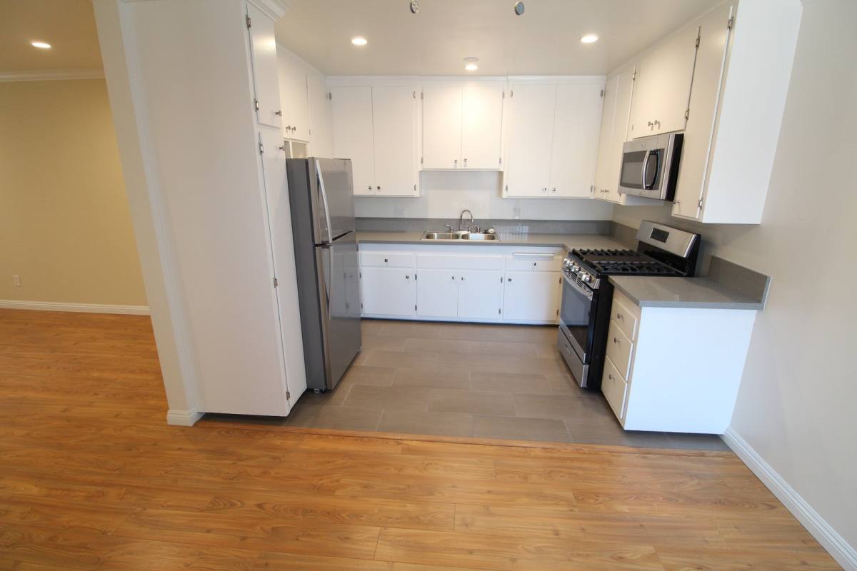 Apartment for rent at 721 Edgewood St, Inglewood, CA 90302