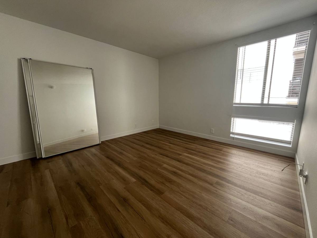 Apartment for rent at 16812 Sherman Way, Van Nuys, CA 91406