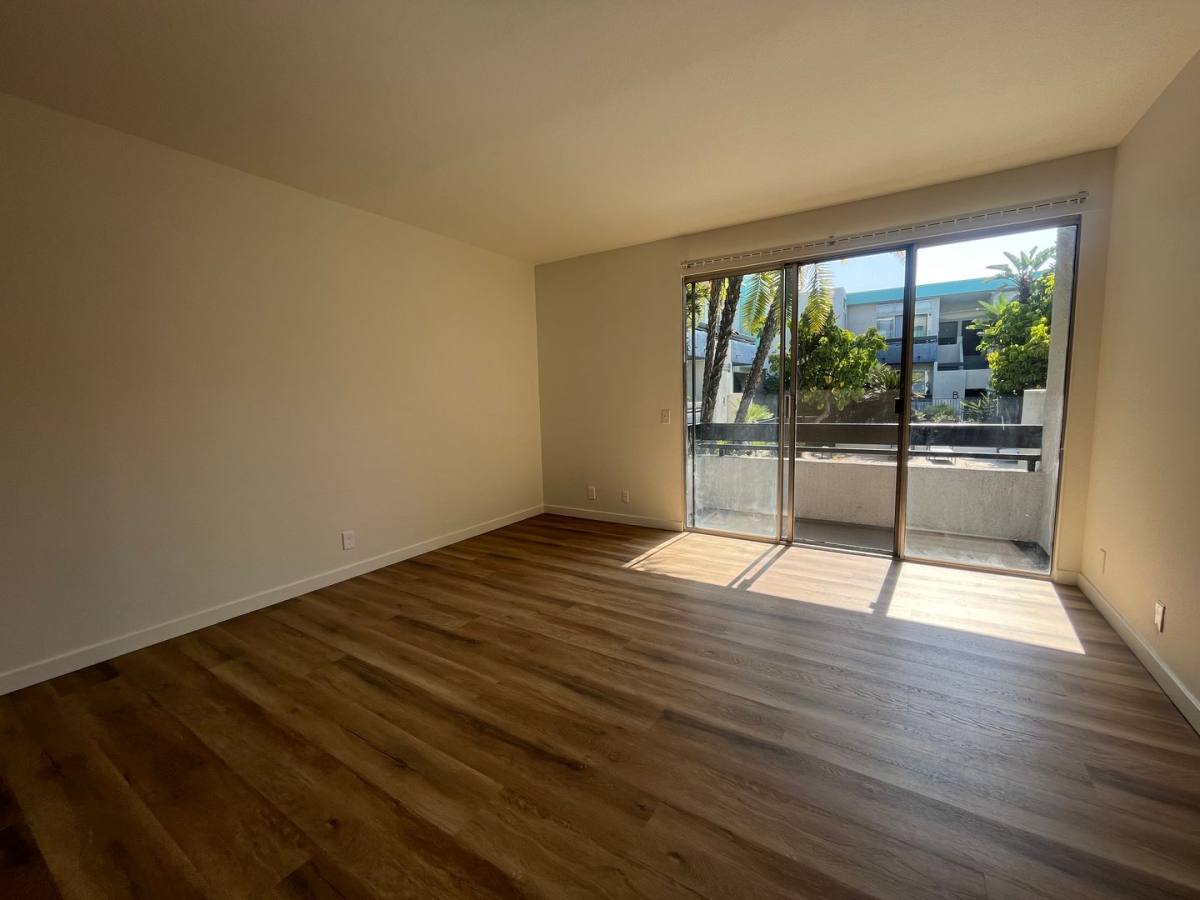 Apartment for rent at 16812 Sherman Way, Van Nuys, CA 91406