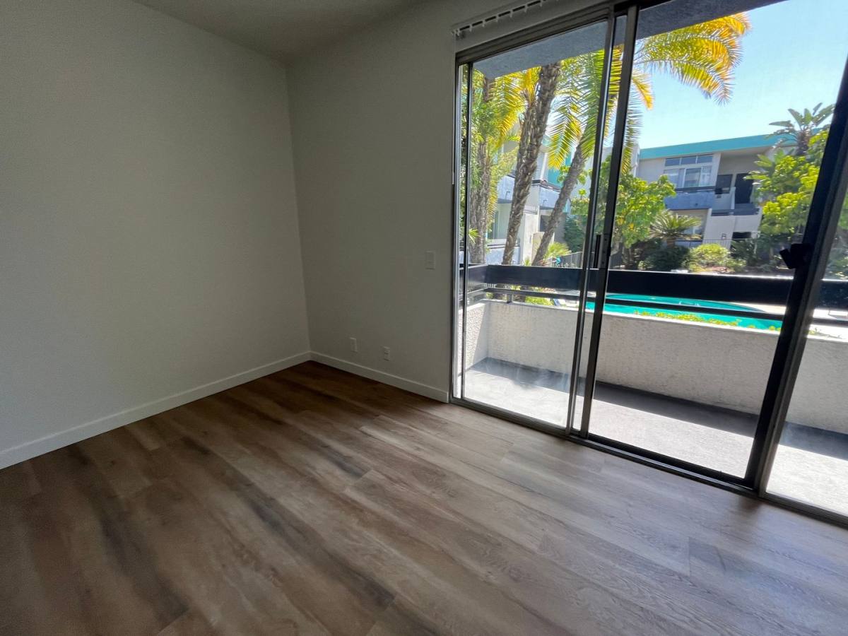 Apartment for rent at 16812 Sherman Way, Van Nuys, CA 91406