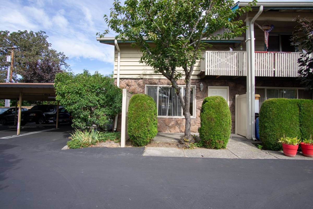 Townhouse for rent at 9120 SW Becker Dr, Portland, OR 97223