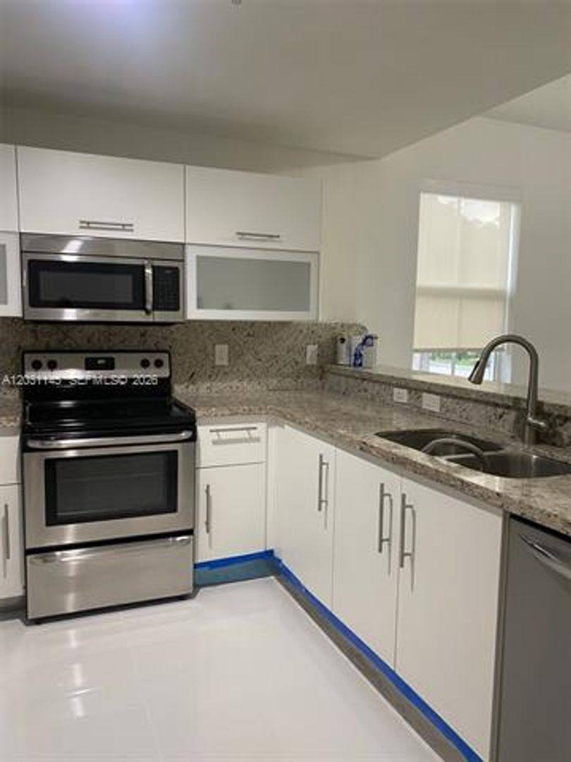 Apartment for rent at 11201 NW 83rd St, Miami, FL 33178
