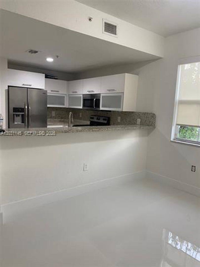 Apartment for rent at 11201 NW 83rd St, Miami, FL 33178