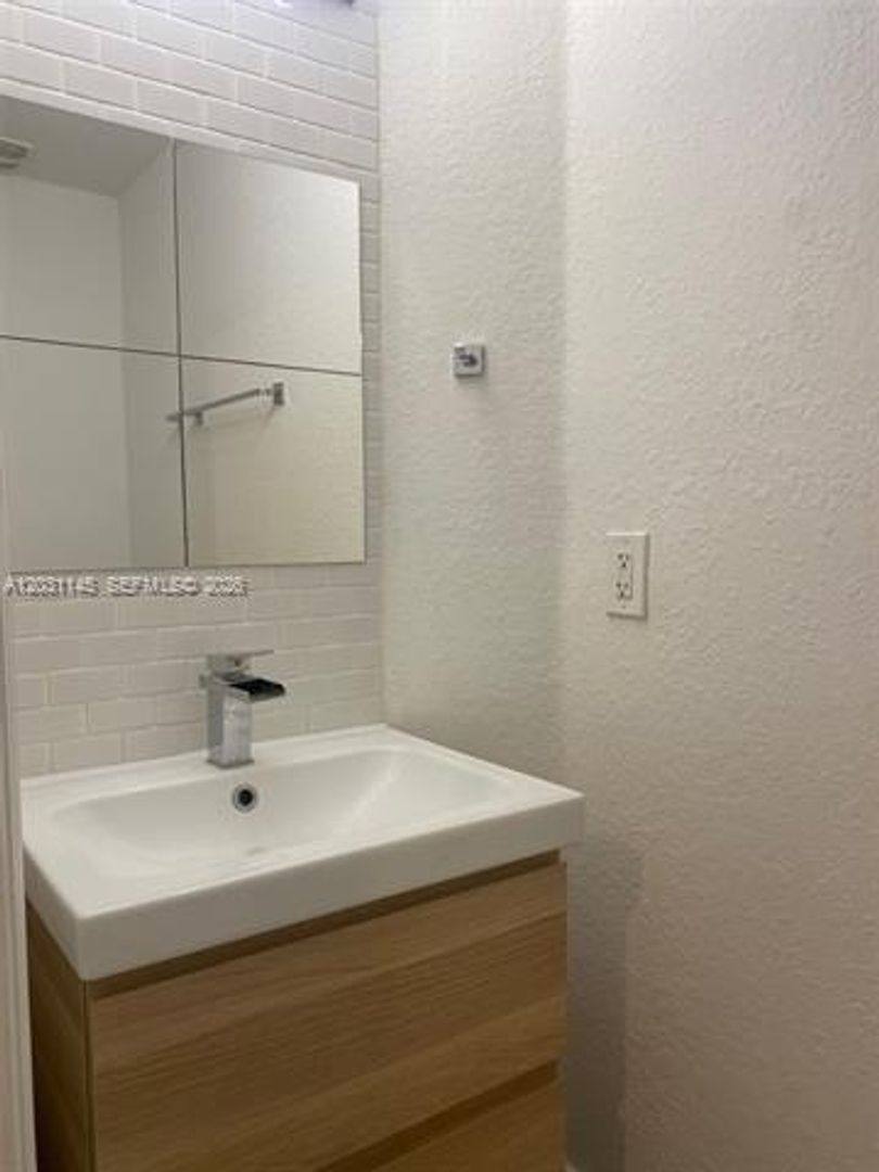 Apartment for rent at 11201 NW 83rd St, Miami, FL 33178