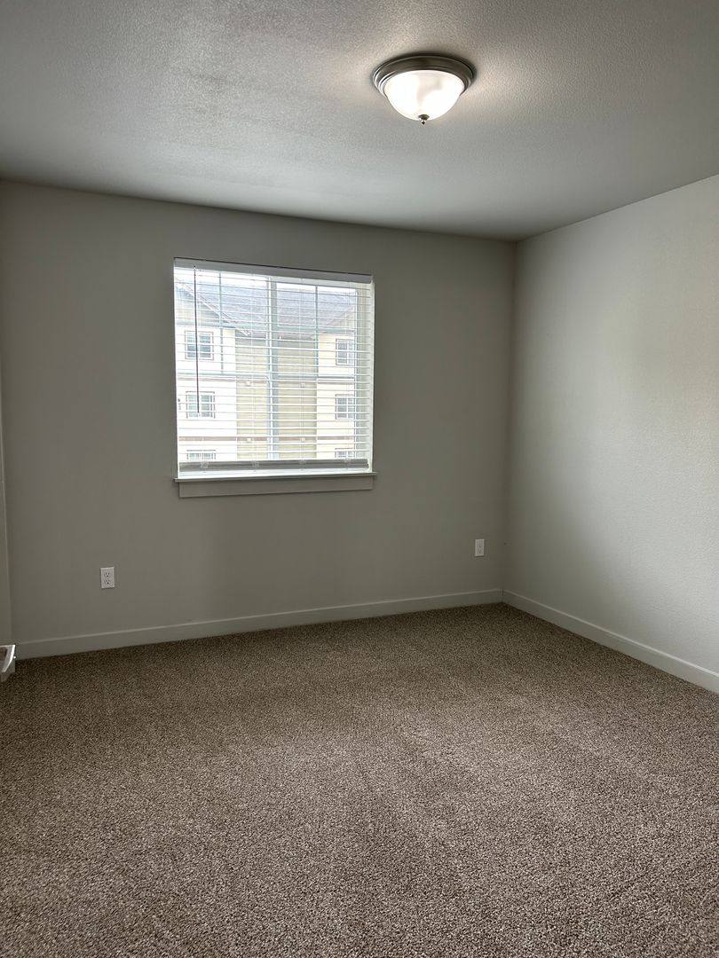 Apartment for rent at 236 30th Ave, Longview, WA 98632