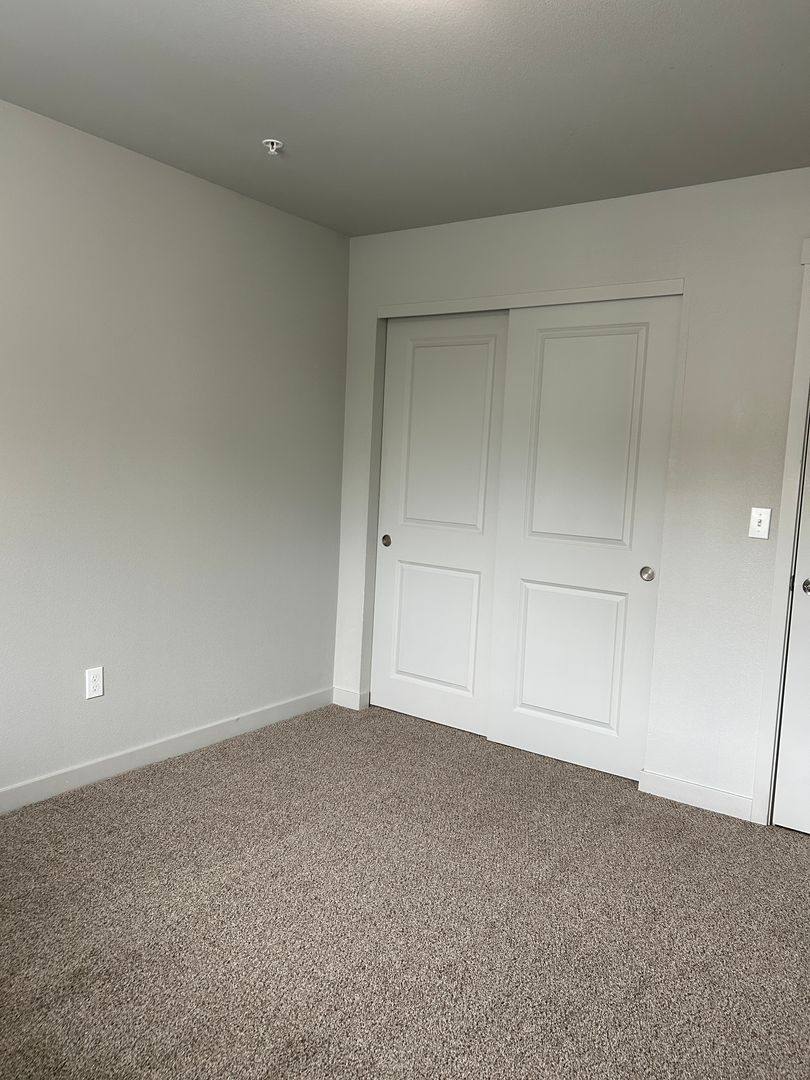 Apartment for rent at 236 30th Ave, Longview, WA 98632