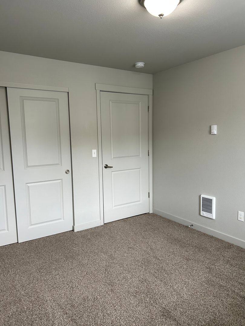 Apartment for rent at 236 30th Ave, Longview, WA 98632