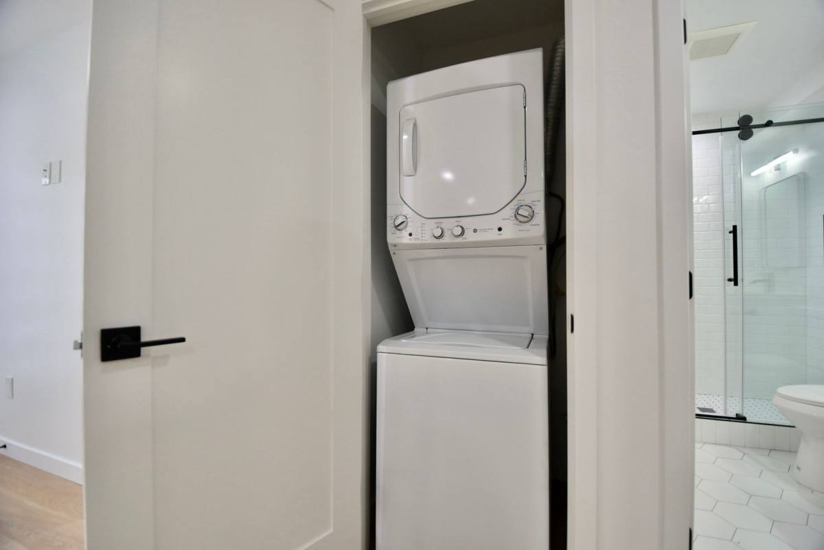 Apartment for rent at 1507 Silver Lake Blvd, Los Angeles, CA 90026