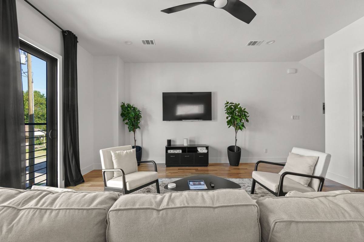 House for rent at 512 Ave L, Dallas, TX 75203