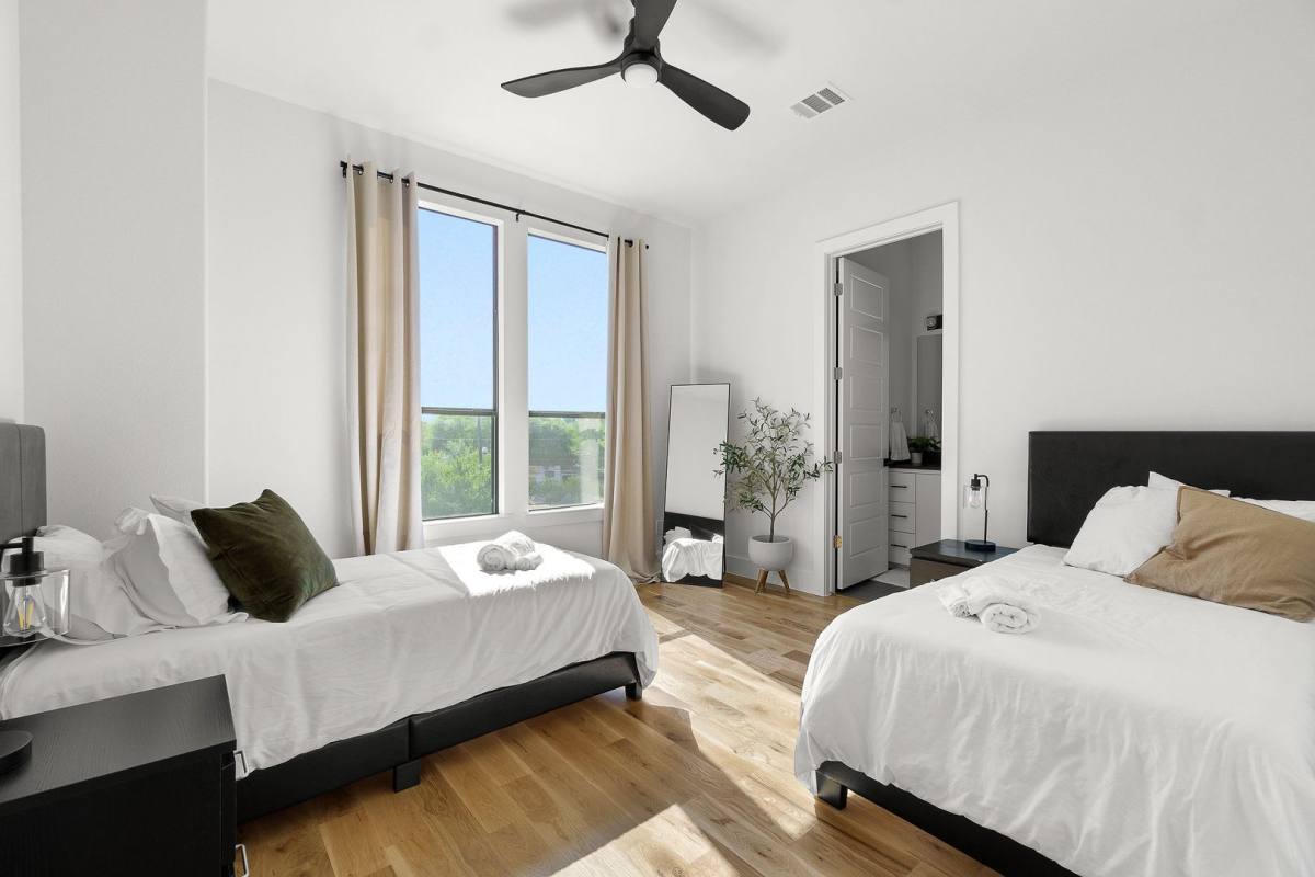 House for rent at 512 Ave L, Dallas, TX 75203
