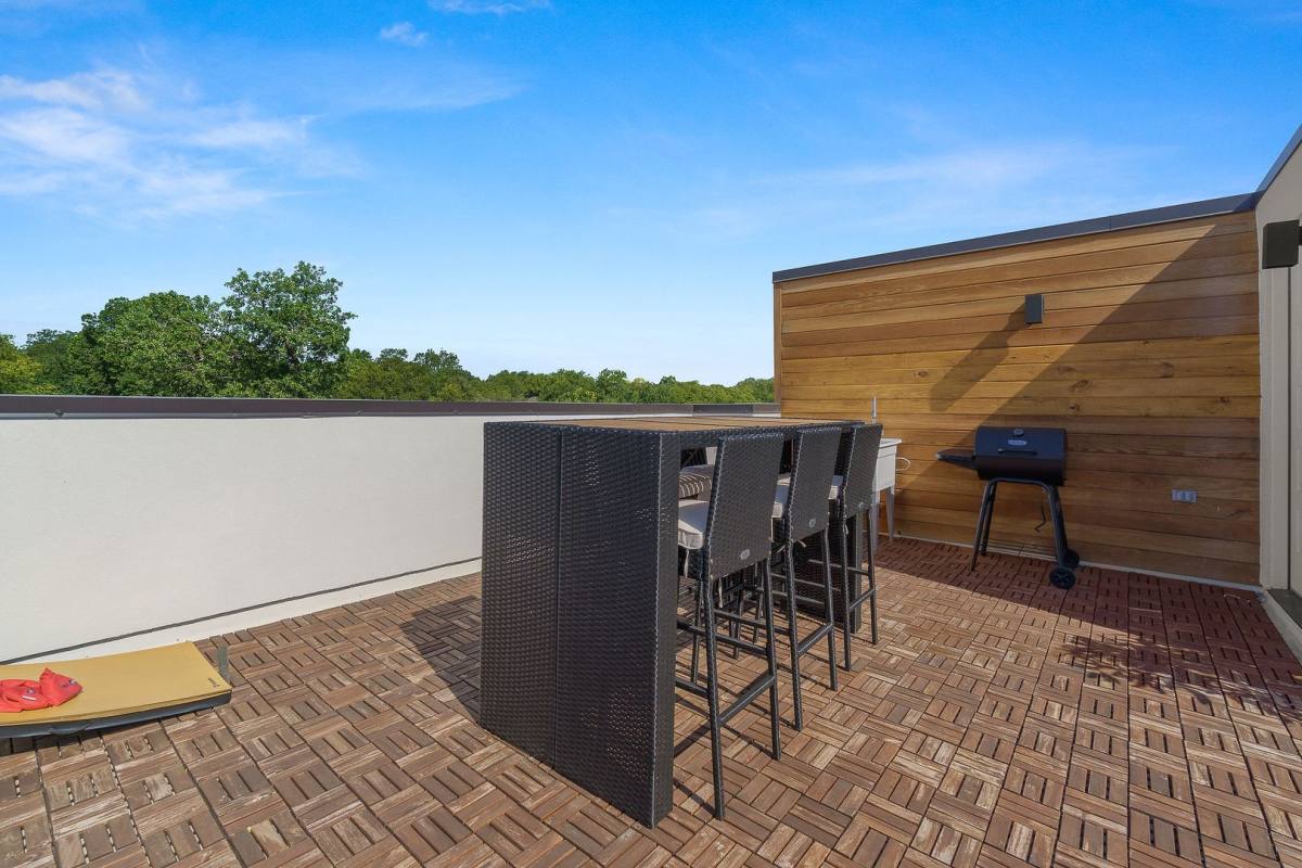 House for rent at 512 Ave L, Dallas, TX 75203