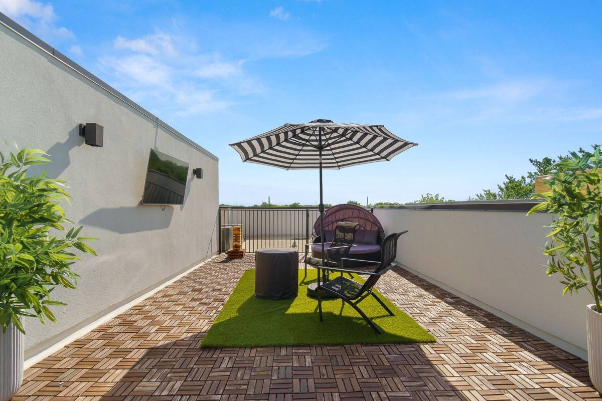 House for rent at 512 Ave L, Dallas, TX 75203
