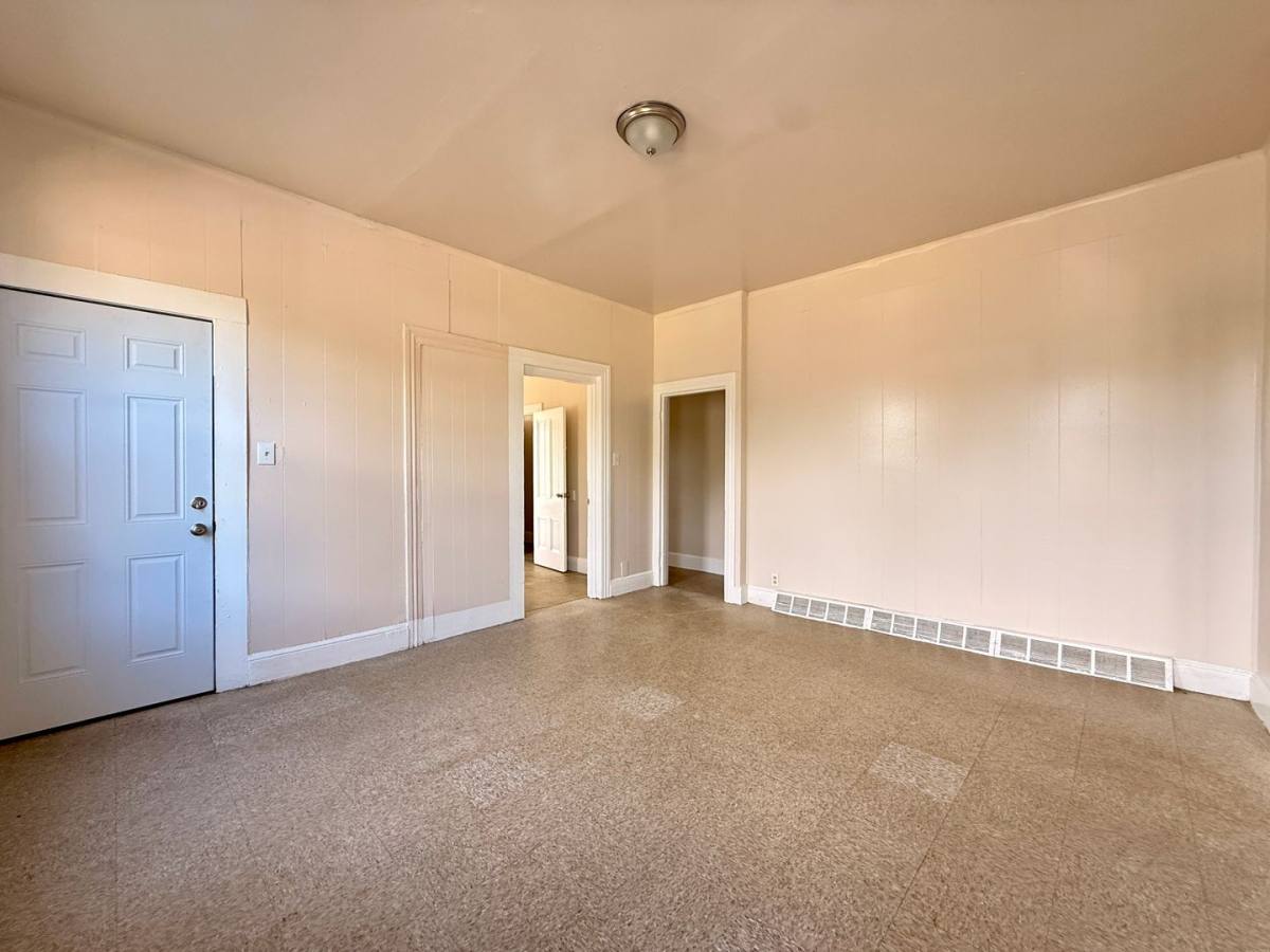Apartment for rent at 281 S Ave, Bridgeton, NJ 08302