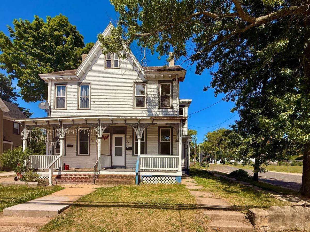 Apartment for rent at 281 S Ave, Bridgeton, NJ 08302