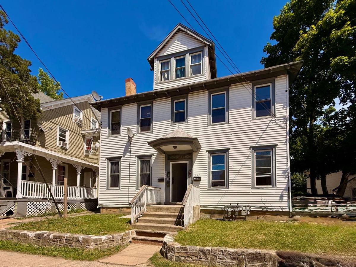 Apartment for rent at 303 N Laurel St, Bridgeton, NJ 08302
