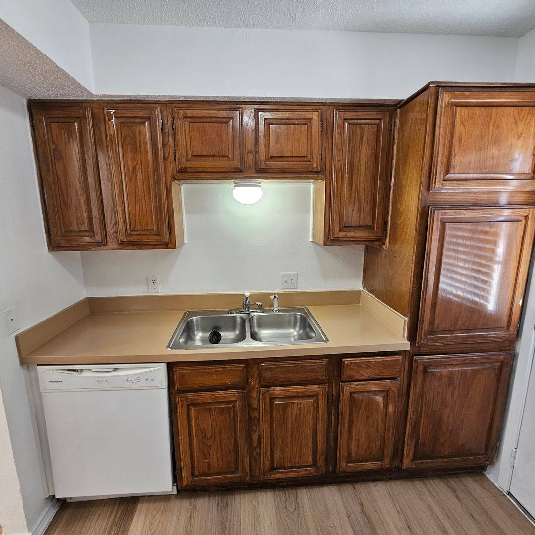 Apartment for rent at 1400 Darr St, Irving, TX 75061