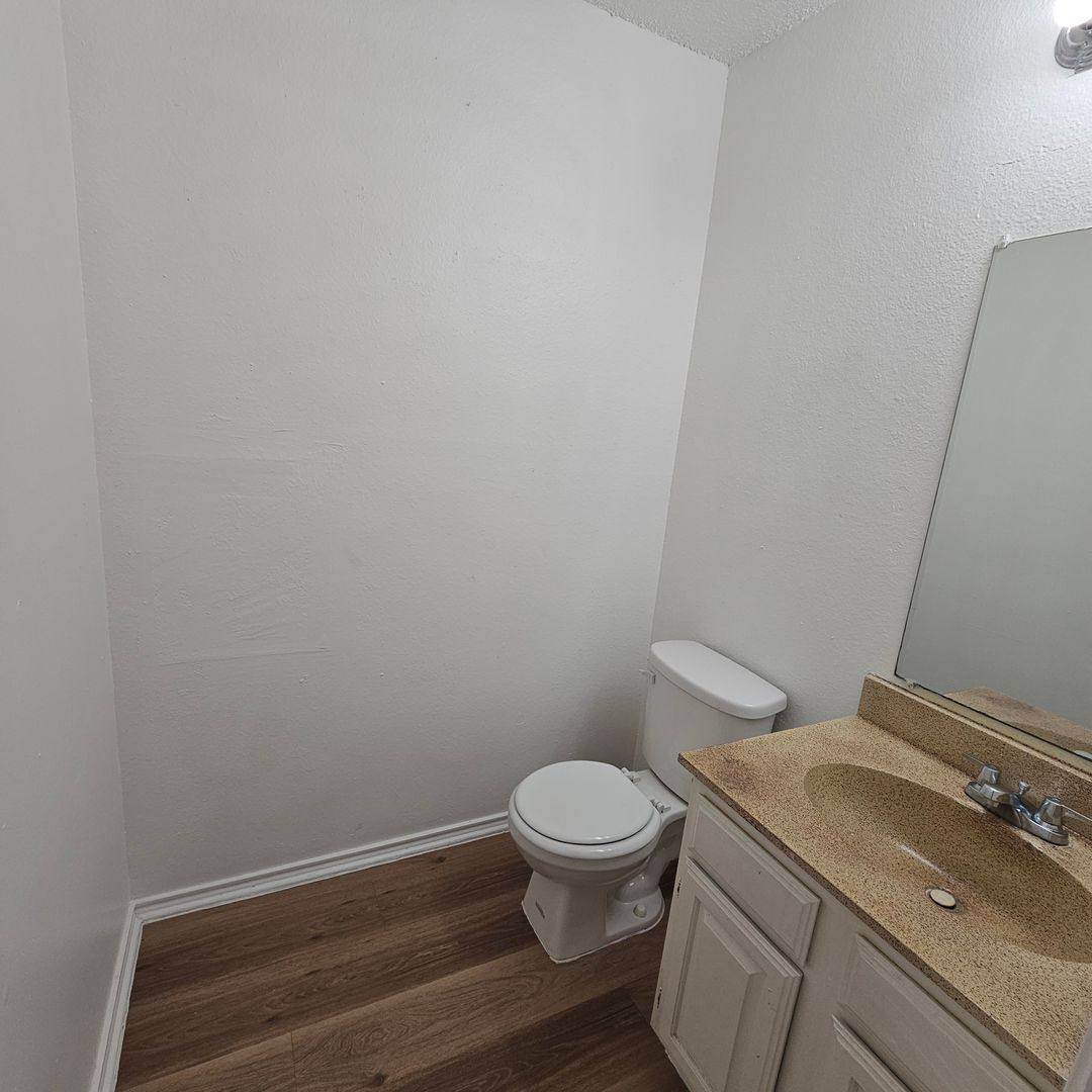 Apartment for rent at 1400 Darr St, Irving, TX 75061