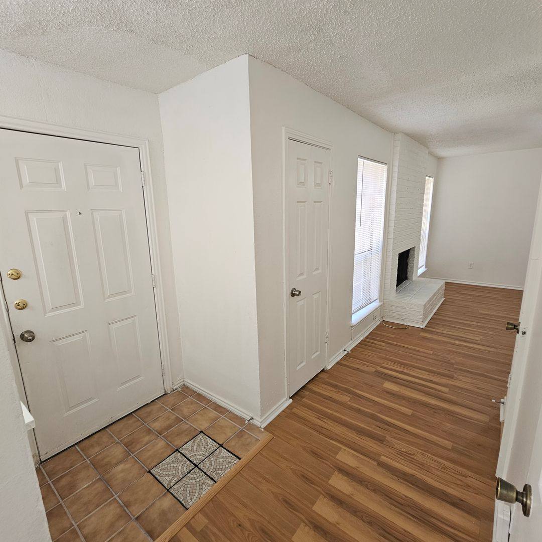 Apartment for rent at 1400 Darr St, Irving, TX 75061
