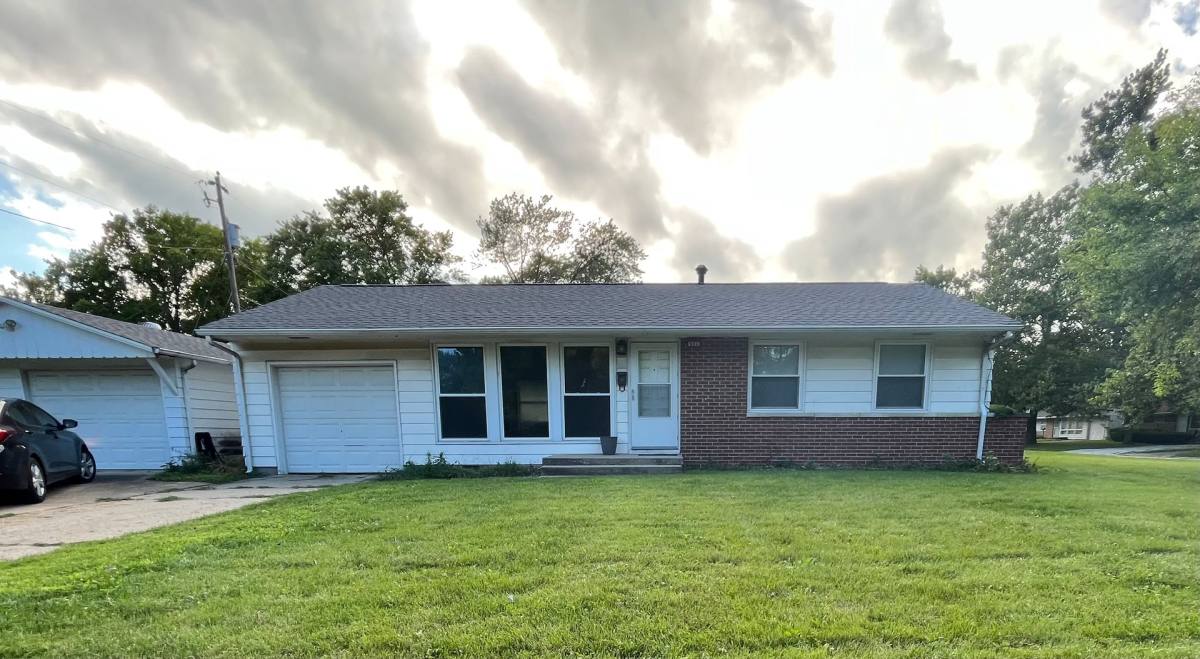 House for rent at 911 Alagna Dr, Champaign, IL 61821