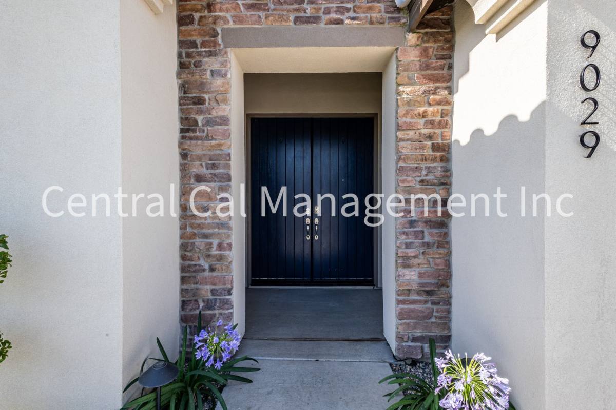 House for rent at 9029 Almond Creek Dr, Bakersfield, CA 93311