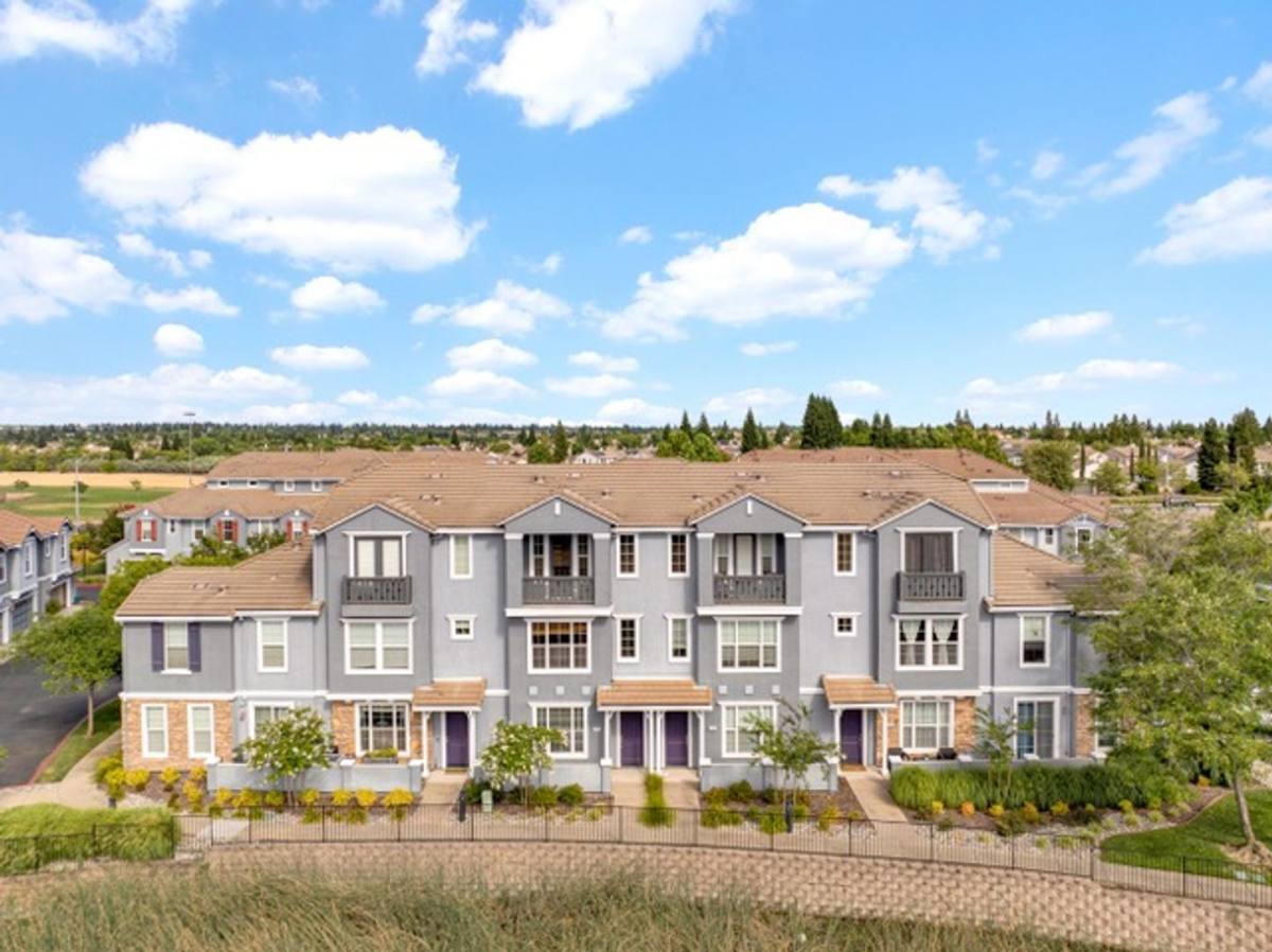 Townhouse for rent at 6143 Lonetree Blvd, Rocklin, CA 95765
