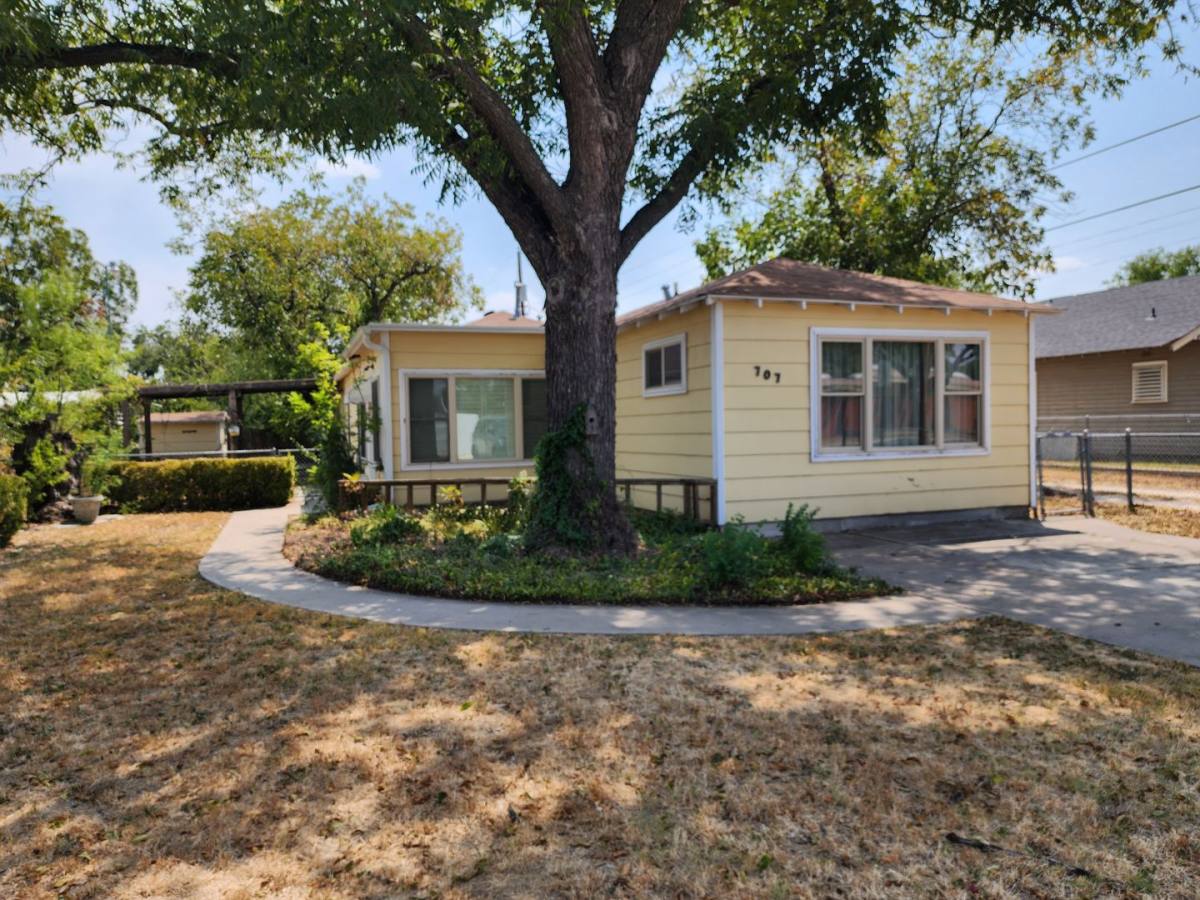 House for rent at 707 W Ave, San Angelo, TX 76903