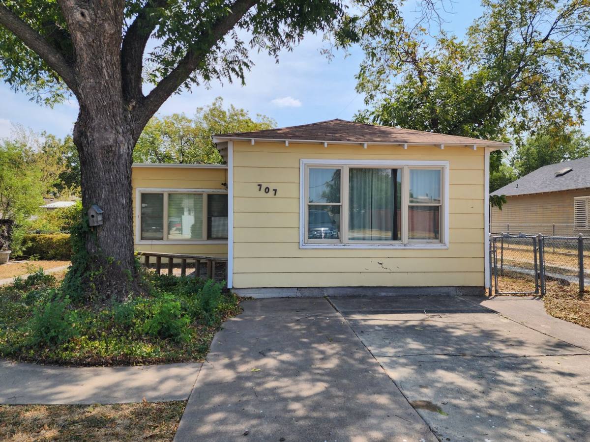 House for rent at 707 W Ave, San Angelo, TX 76903