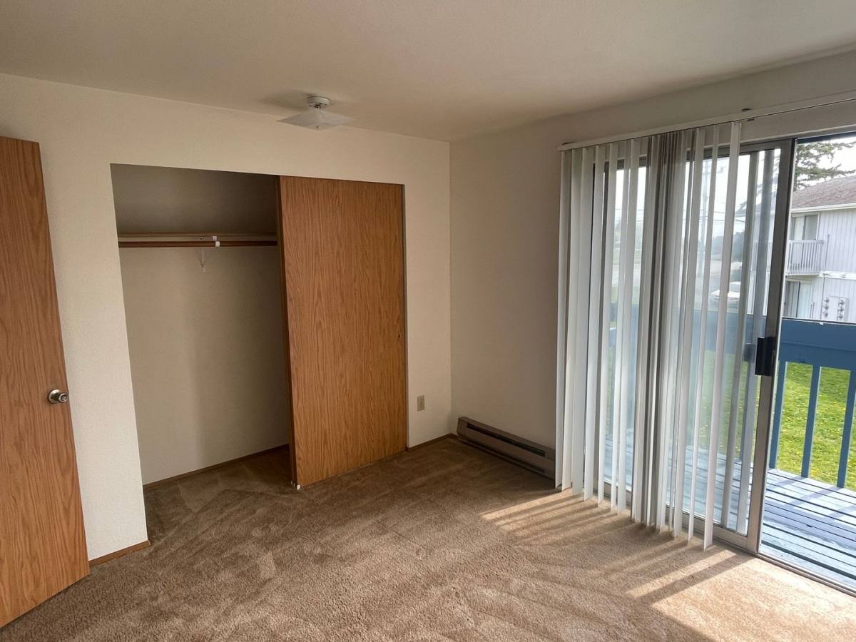 Apartment for rent at 445 SE Regatta Dr, Oak Harbor, WA 98277
